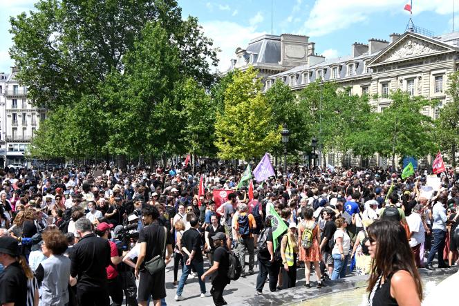 , Revue de presse web  : au moins 2 000 manifestants ont défilé depuis la place de la République malgré l’interdiction de la Préfecture de police