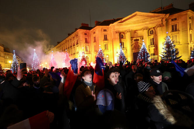 Des manifestants réunis à l’appel du groupuscule d’ultradroite Les Natifs, en hommage à Thomas, le 1ᵉʳ décembre 2023 à Paris.